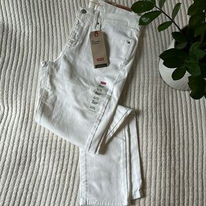 Levi’s 👖 White 311 Shaping Skinny Jeans
